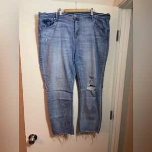 Light-Washed Ripped Jeans 👖